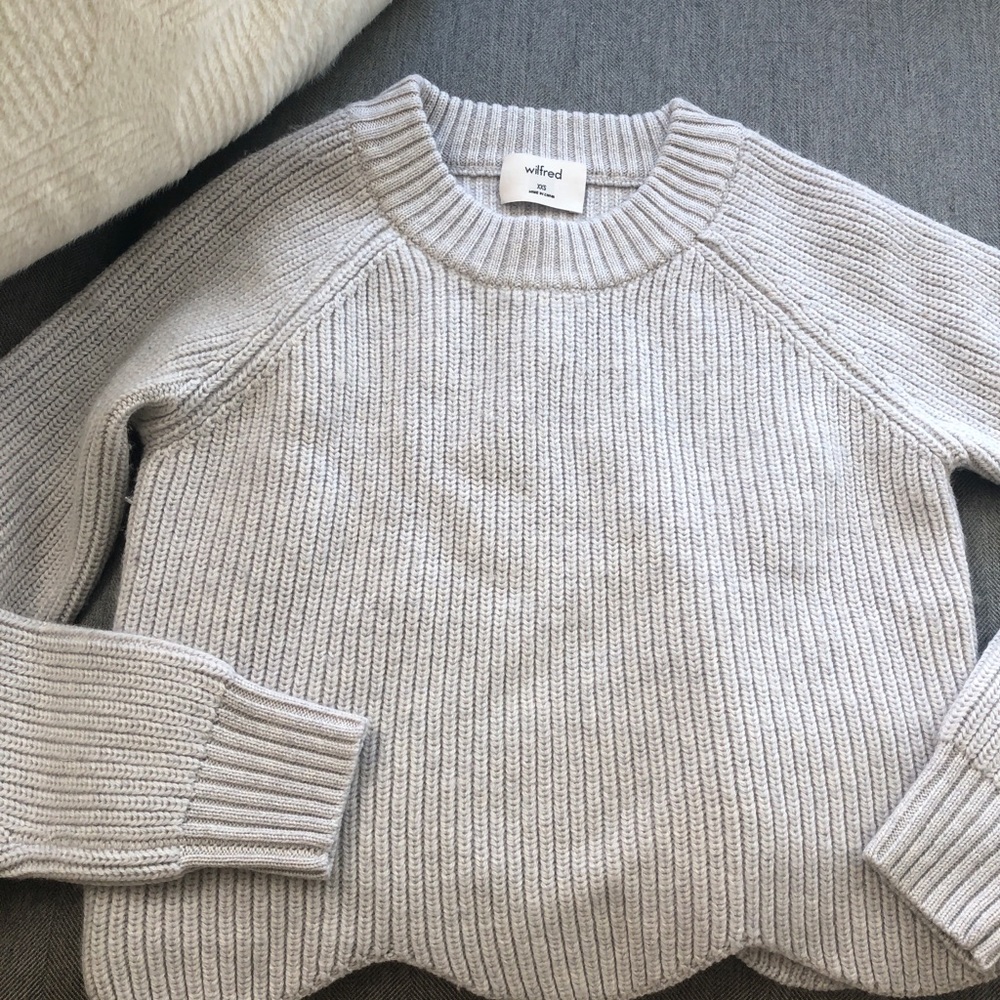 Aritzia Wilfred cropped scallop hem sweater xxs